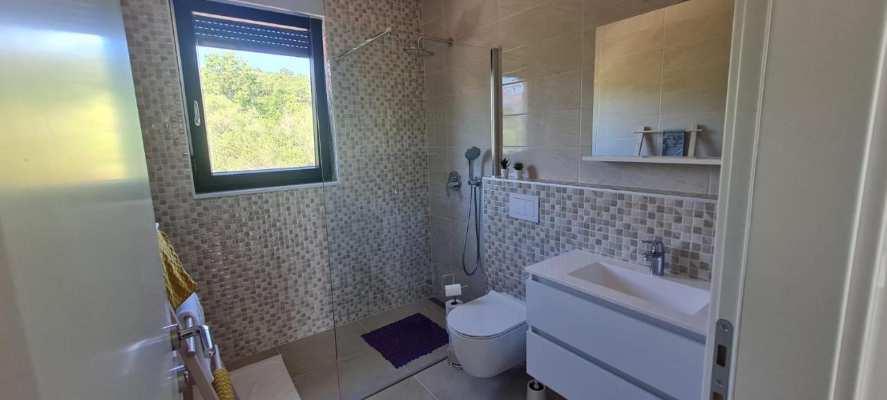 Apartmani Mariosa Vrbnik Ngoại thất bức ảnh
