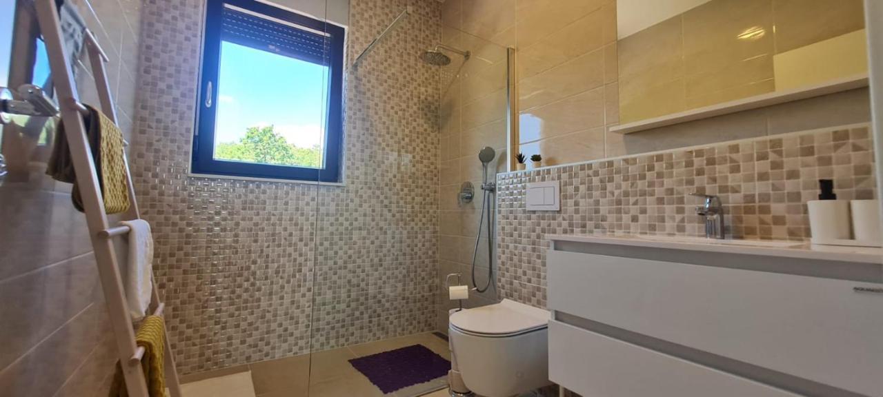 Apartmani Mariosa Vrbnik Ngoại thất bức ảnh
