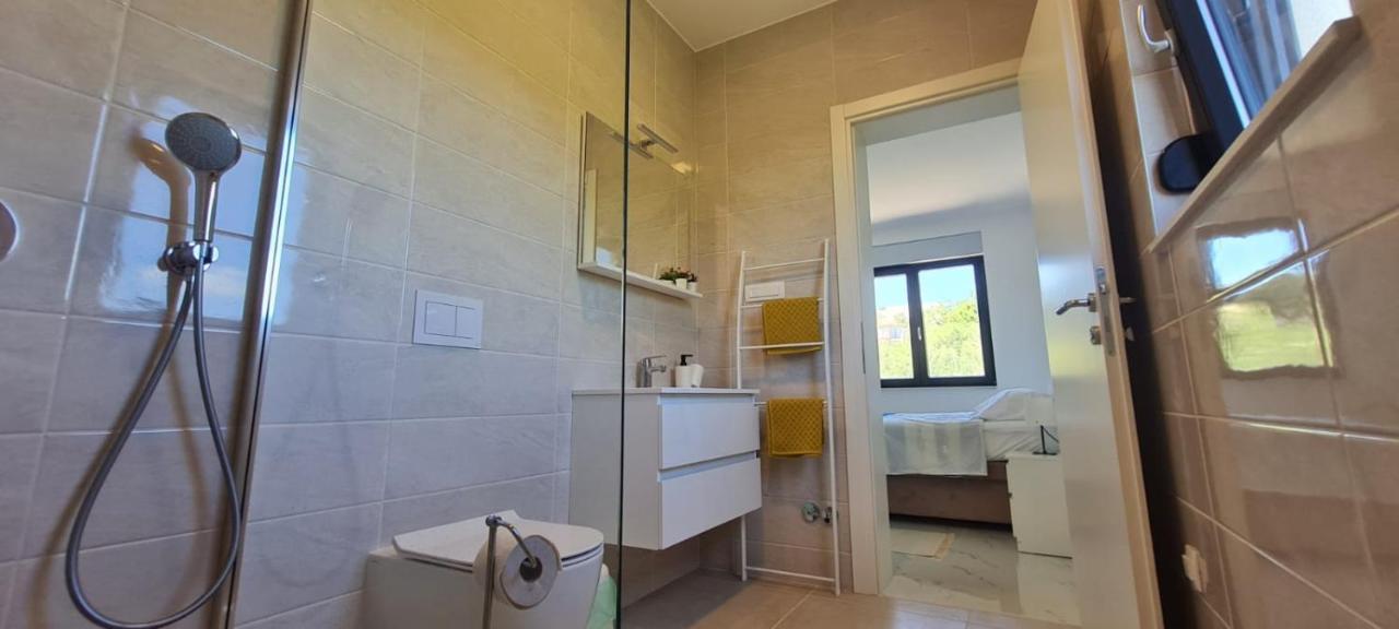 Apartmani Mariosa Vrbnik Ngoại thất bức ảnh