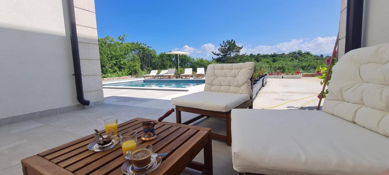 Apartmani Mariosa Vrbnik Ngoại thất bức ảnh